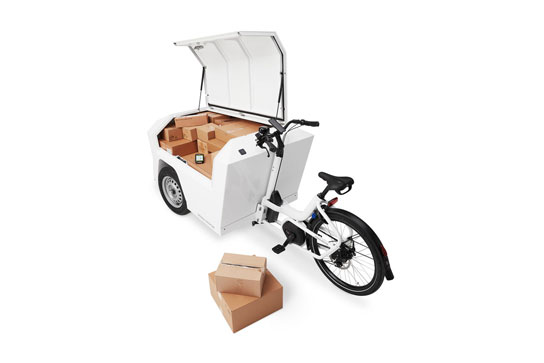 Urban Arrow Tender pp 800 freigestellt auf weißem Hintergrund mit geöffneter und voll beladener Transportbox 2