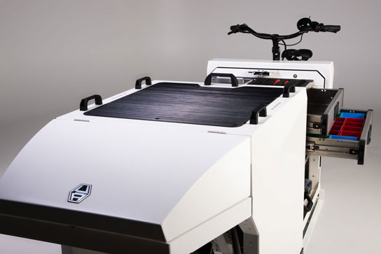 Urban Arrow Cargobike Cargo freigestellt auf weißem Hintergrund mit Werkzeugschubladen